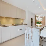 Апартаменты Modern & New Walk To Puerto Banus Марбелья