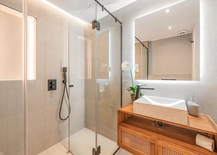 Modern & New Walk To Puerto Banus Apartment *