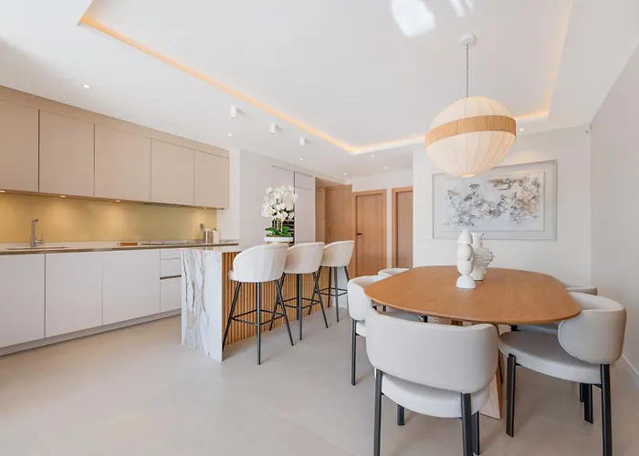 Modern & New Walk To Puerto Banus * ماربيا