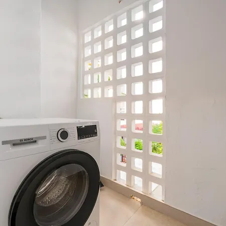 Modern & New Walk To Puerto Banus Апартаменти