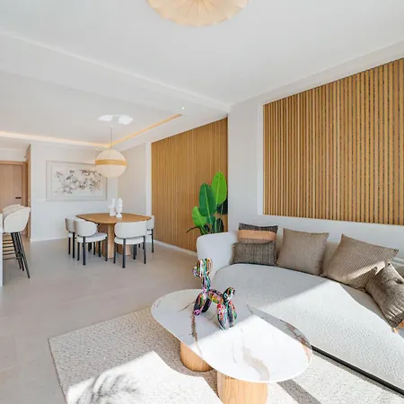 Modern & New Walk To Puerto Banus Апартаменти
